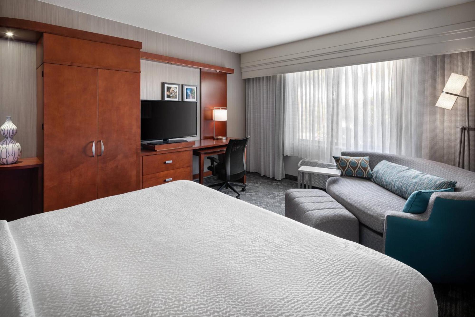 Отель Courtyard By Marriott Maui Kahului Airport Экстерьер фото